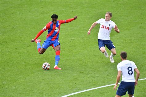 Crystal Palace 1, Tottenham Hotspur 2. Jordan Ayew (Crystal Palace) right footed shot from the left side of the box to the centre of the goal. Assisted by Joachim Andersen.